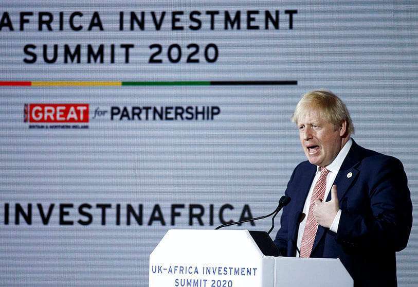 El primer ministro británico Boris Johnson ofrece el discurso de bienvenida en la cumbre