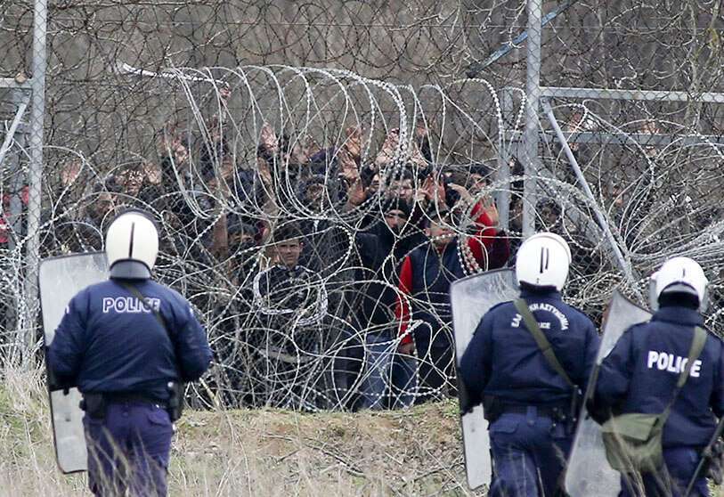 Turquía ha abierto sus fronteras con Grecia a miles de refugiados y otros inmigrantes que intentan entrar en Europa, y ha amenazado con enviar “millones” más