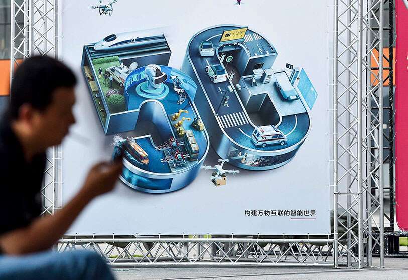 Cartel publicitario sobre Internet 5G en el Congreso Mundial de Móviles (MWC 2019) en Shanghái el 26 de junio de 2019 AFP/ HECTOR RETAMAL