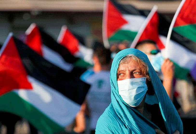 Activistas por la paz participan en una protesta contra el plan de Israel de anexionar partes de la Ribera Occidental ocupada por Israel, en la ciudad palestina de Jericó el 27 de junio de 2020