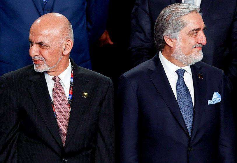 REUTERS/JONATHAN ERNST  -   El presidente de Afganistán Ashraf Ghani (izquierda) y el jefe ejecutivo de Afganistán Abdullah Abdullah (derecha) en una foto de familia en la Cumbre de la OTAN en Varsovia el 8 de julio de 2016