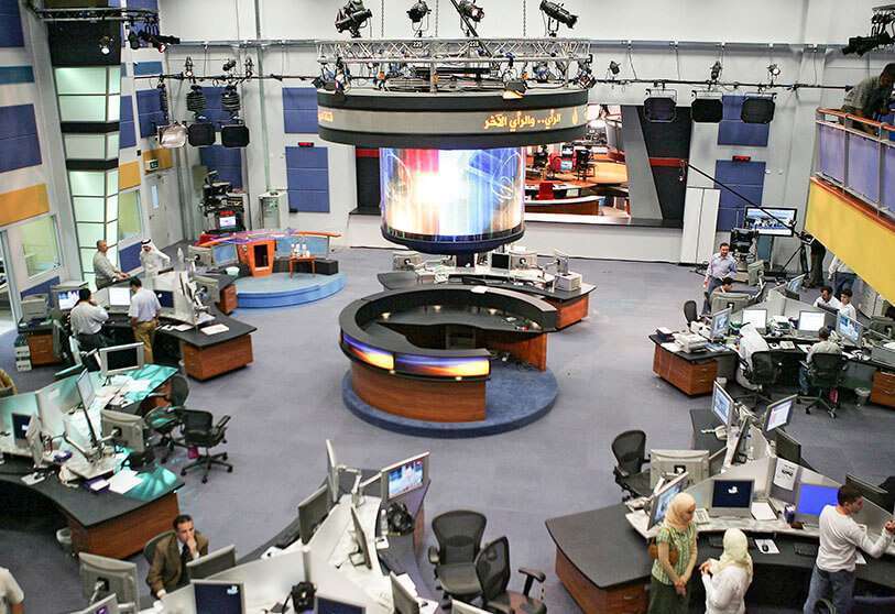Vista general de la sala de redacción de la sede del canal satélite qatarí Al-Jazeera en Doha