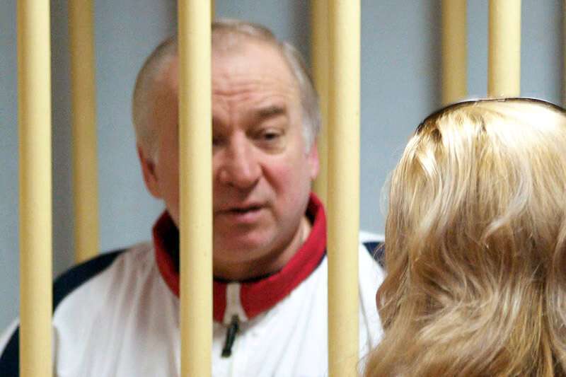 Fotografía de archivo del 9 de agosto de 2006. El ex coronel de la inteligencia militar rusa Sergei Skripal asiste a una audiencia en el Tribunal Militar del Distrito de Moscú en Moscú el 9 de agosto de 2006