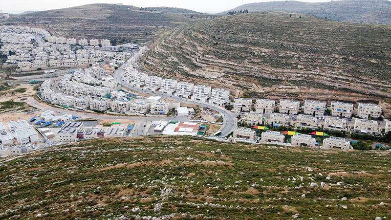 Una foto tomada el 13 de mayo de 2020 muestra una vista parcial del asentamiento judío de Givat Zeev, cerca de la ciudad de Ramallah, en la zona ocupada por los israelíes