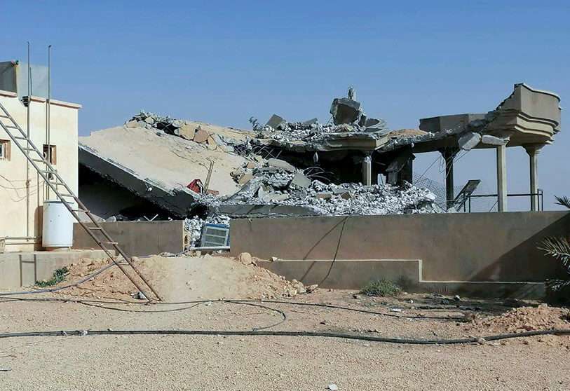 Los cuarteles generales destruidos del grupo de milicia Kata’ib Hizbulá se ven después en un ataque aéreo en Qaim, Irak, el 30 de diciembre de 2019