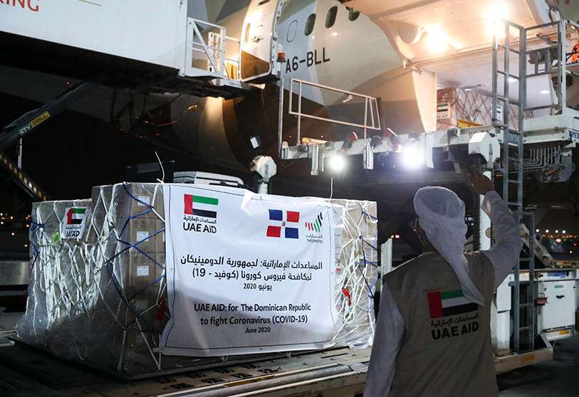 Emiratos Árabes Unidos envió un avión de ayuda que transportaba siete toneladas métricas de suministros médicos a la República Dominicana. Esta ayuda ayudará a aproximadamente 7.000 profesionales médicos en su labor de contención del virus, reforzando los esfuerzos del país para frenar la propagación de la COVID-19