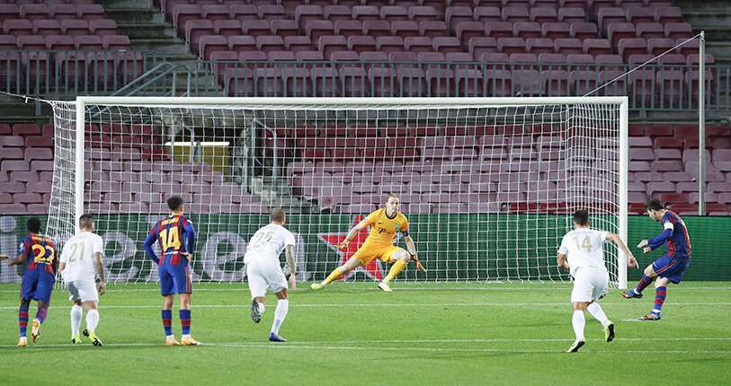Lionel Messi, del FC Barcelona, marca su primer gol desde el punto de penalti, en el partido entre el FC Barcelona y el Ferencvaros, el 2020 de octubre de 2020