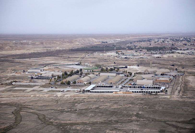 Esta foto aérea tomada desde un helicóptero muestra la base aérea de Ain al-Asad en el desierto occidental de Anbar, Irak, el domingo 29 de diciembre de 2019. Un general iraquí dijo el domingo que se ha reforzado la seguridad alrededor de la base aérea de Ain al-Asad, un complejo en expansión que alberga a las fuerzas estadounidenses, tras una serie de ataques