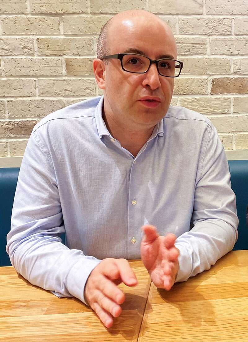Behrang Samadi, profesor universitario iraní residente en Malasia, ha sido uno de los afectados