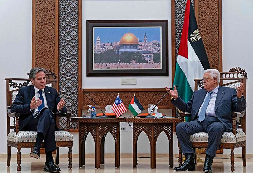 El Secretario de Estado de EE.UU., Antony Blinken (izq.), y el presidente palestino, Mahmud Abbas, hacen una declaración conjunta, el 25 de mayo de 2021, en la sede de la Autoridad Palestina en la ciudad cisjordana de Ramallah AFP/ALEX BRANDON