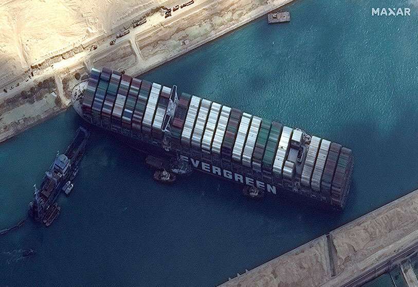 Imagen de satélite de Maxar Technologies del buque portacontenedores Given en el canal de Suez