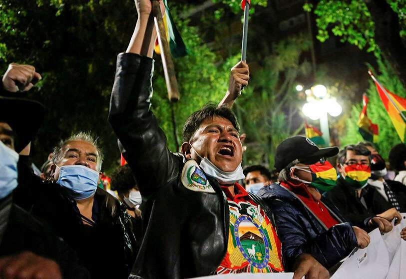 Un partidario de la ex presidenta interina de Bolivia Jeanine Áñez grita consignas contra el gobierno de Luis Arce durante una protesta en La Paz, Bolivia, el lunes 15 de marzo de 2021 AP/JUAN KARITA