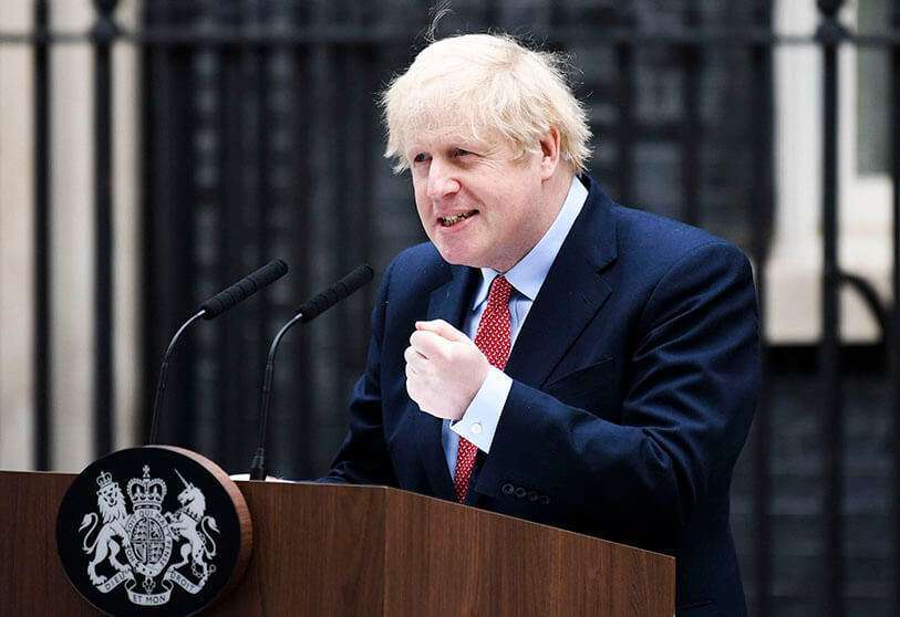 El primer ministro británico, Boris Johnson, hace una declaración en Downing Street, en el centro de Londres, el 27 de abril de 2020, tras haber sido hospitalizado con la COVID-19
