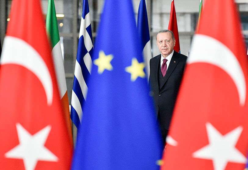 AFP/JOHN THYS - El presidente turco Recep Tayyip Erdogan llega a la reunión con el presidente de la Comisión Europea y del Consejo en la sede de la UE