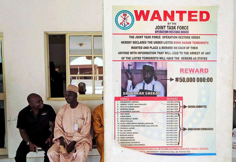 Cartel en el que se ofrece una recompensa por el líder de Boko Haram, Abubakar Shekau
