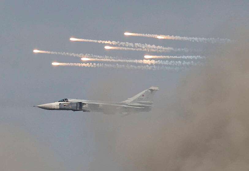 Fotografía de archivo de un bombardero ruso Sukhoi Su-24