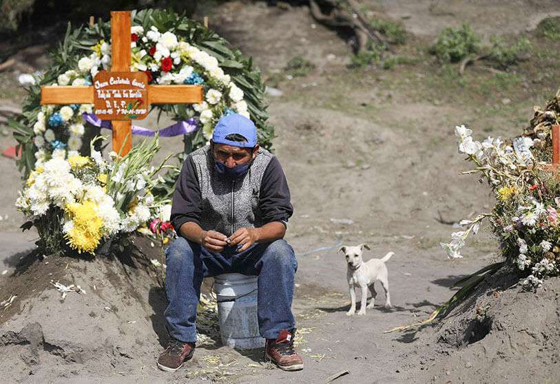 Cementerio Municipal de Valle de Chalco que se inauguró hace dos meses para dar cabida al aumento de muertes en medio de la actual pandemia de coronavirus, en las afueras de la Ciudad de México, el jueves 2 de julio de 2020