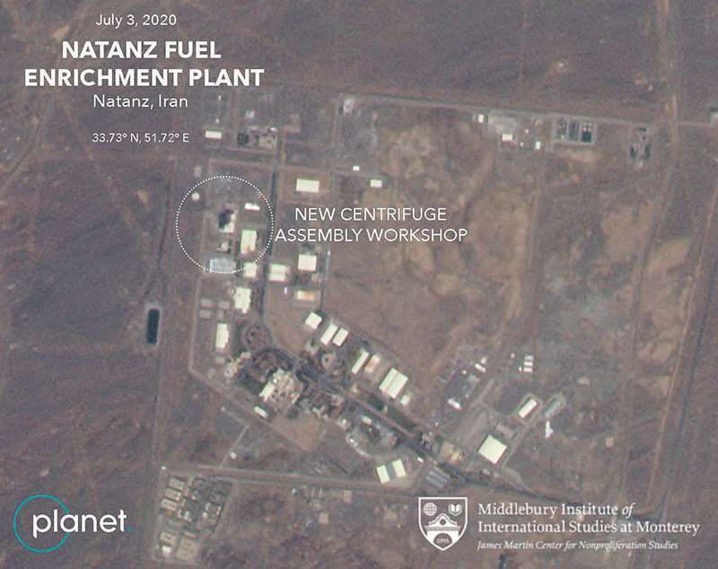 Una imagen satelital de Planet Labs Inc., que ha sido anotada por expertos del Centro James Martin para Estudios de No-proliferación en el Instituto Middlebury de Estudios Internacionales, muestra un edificio dañado después de un incendio y una explosión en el sitio nuclear iraní de Natanz
