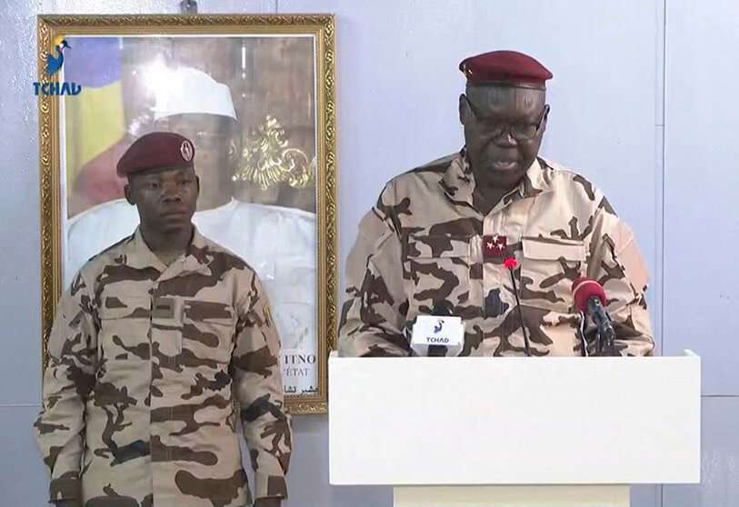Esta grabación de vídeo obtenida por AFPTV de Tele Tchad el 21 de abril de 2021 muestra al vicepresidente del Consejo Militar de Transición, el general de división Djimadoum Tirana (R), hablando en Yamena, Chad. AFP PHOTO/TELE TCHAD