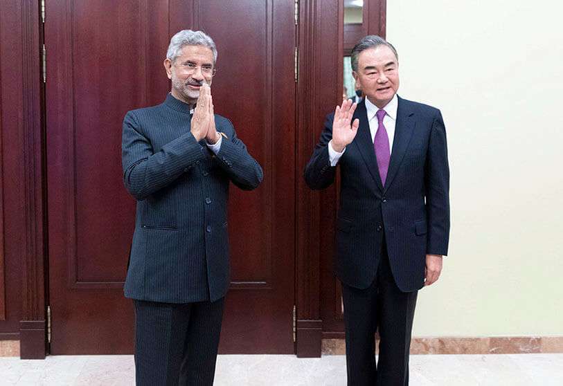 El consejero de Estado y ministro de Relaciones Exteriores de China, Wang Yi, se reúne con el ministro de Relaciones Exteriores de la India, Subrahmanyam Jaishankar, al margen de la reunión de la Organización de Cooperación de Shanghái en Moscú, Rusia, el 10 de septiembre de 2020
