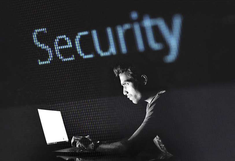 Los ataques de ransomware dirigidos (los que se realizan contra una víctima elegida con el objetivo de extorsionar) suelen realizarse a objetivos de alto perfil