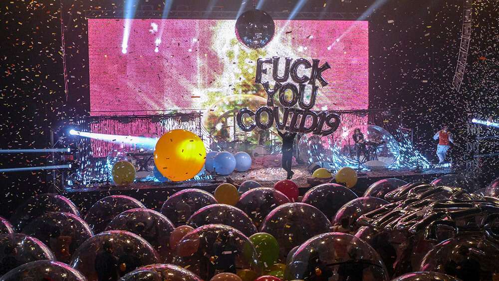 Flaming Lips dan un concierto "Space Bubble" socialmente distendido, utilizando burbujas inflables individuales para evitar la propagación de la enfermedad del coronavirus (COVID-19), en el Criterion de Oklahoma City, Estados Unidos, el 22 de enero de 2021 PHOTO/FLAMING LIPS/WARNER MUSIC via REUTERS