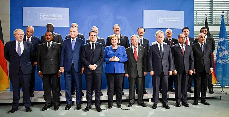 Foto de familia de la conferencia que ha tenido lugar en la capital alemana para encauzar el conflicto en Libia