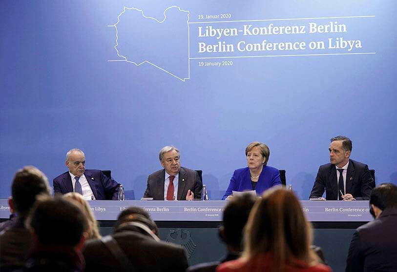 El representante especial y jefe de la Misión de Apoyo de las Naciones Unidas en Libia (UNSMIL), Ghassan Salame; el secretario general de Naciones Unidas (ONU), Antonio Guterres; la canciller alemana Angela Merkel y el ministro de Asuntos Exteriores alemán, Heiko Maas, dan una conferencia de prensa al final de una Cumbre de Paz sobre Libia en Berlín, el 19 de enero de 2020
