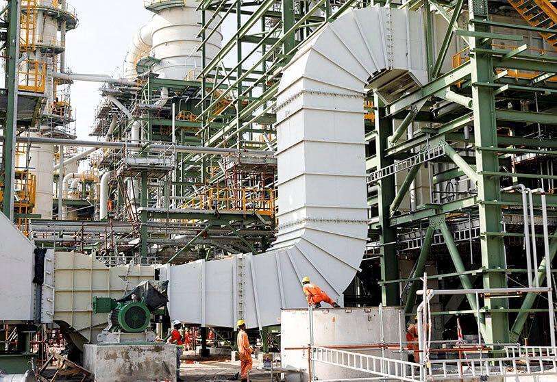 PHOTO/REUTERS - Construcción en la Refinería de Petróleo de Dangote, en el distrito de Ibeju Lekki, en las afueras de Lagos (Nigeria) el 5 de julio de 2018