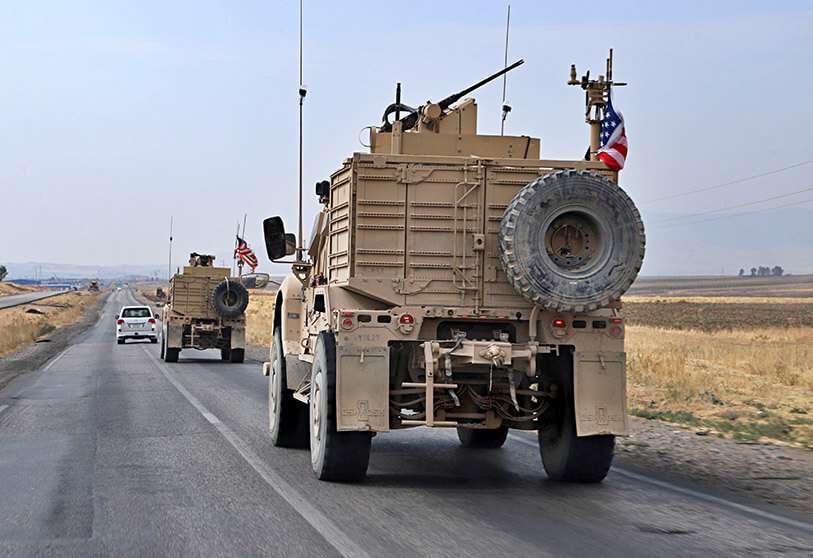 Un convoy militar estadounidense llega cerca de Dahuk, Irak, el lunes 21 de octubre de 2019