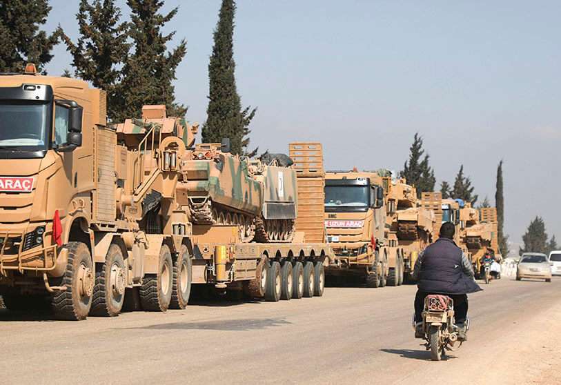 Convoy de vehículos militares turcos cerca de la ciudad de Hazano, en la zona rural norte de la provincia siria de Idlib, el 3 de marzo de 2020