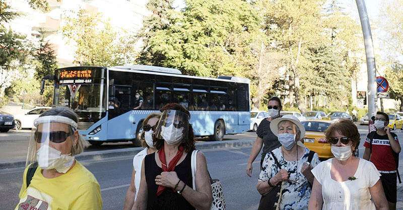 PHOTO/AP - Las autoridades turcas anunciaron el lunes medidas para frenar el aumento del coronavirus en la capital, Ankara, tras los informes de un aumento del número de casos en la ciudad