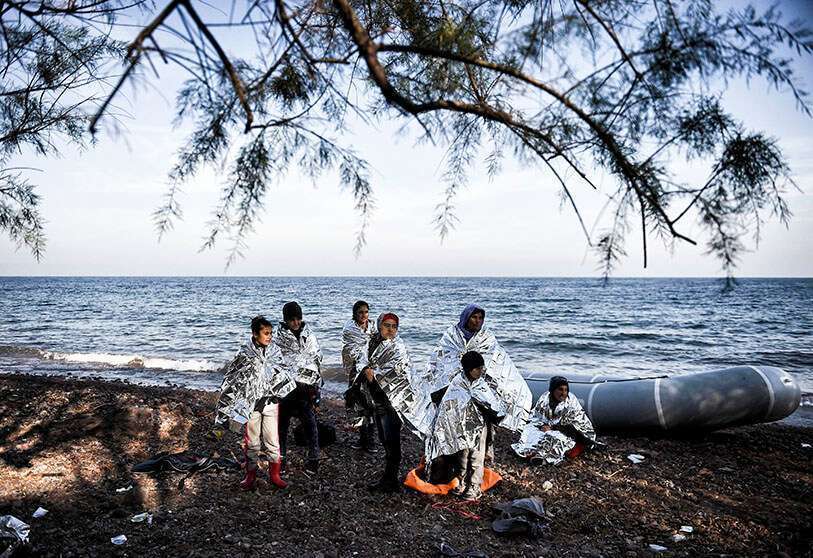 AFP/ ARIS MESSINIS - En esta foto de archivo, los refugiados y migrantes llegan a la playa de Kagia, en la isla griega de Lesbos, después de cruzar el mar Egeo desde Turquía