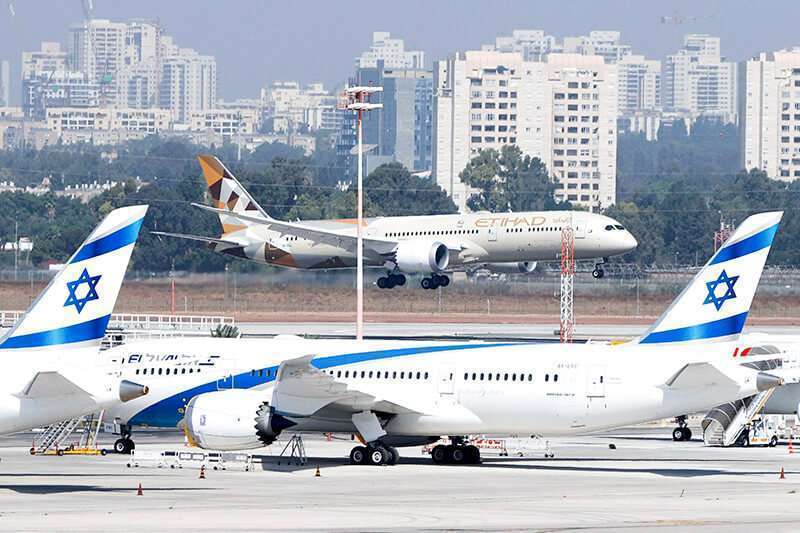 Atalayar_Delegación Emiratos Israel Avión Etihad