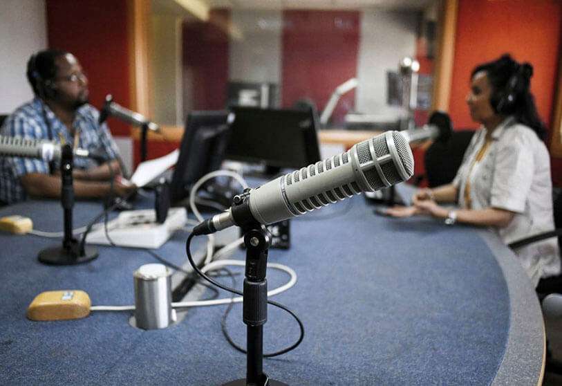 Dos periodistas de los programas en amárico y tigrino que la BBC emite desde Nairobi