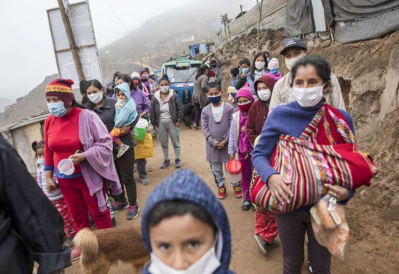 Residentes en el barrio de Nueva Esperanza de Lima, Perú
