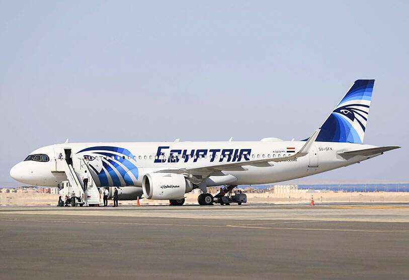 Un avión Airbus A320neo de Egypt Airbus en la pista del aeropuerto internacional de Sharm el-Sheikh, en la ciudad turística del mar Rojo, al sur de la península del Sinaí