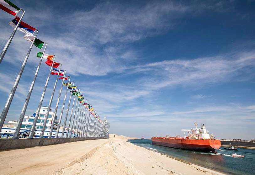 : Canal de Suez de Egipto en la ciudad central del canal, Ismailia, en el 150º aniversario de la inauguración del canal
