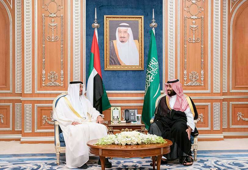 El príncipe heredero de Abu Dhabi, Mohammed bin Zayed al-Nahyan (izq.), reunido con el príncipe heredero de Arabia Saudí Mohamed bin Salman en el palacio real de la capital saudí, Riyadh