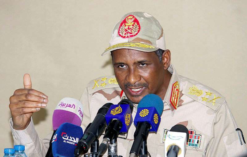 El general Mohamed Hamdan Dagalo, jefe adjunto del Consejo Soberano y jefe de la RSF, en una conferencia de prensa en Juba, Sudán del Sur, el 14 de enero de 2020