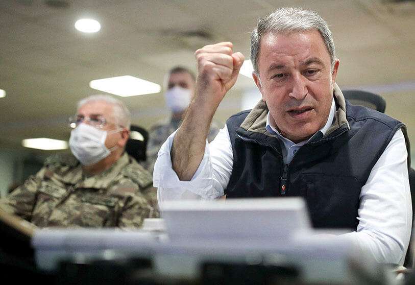 El ministro de Defensa turco, Hulusi Akar, y los comandantes del Ejército, después de la Operación “Claw-Eagle” en Ankara