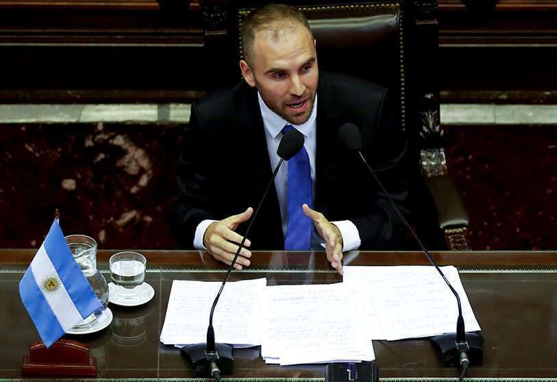 El ministro de Economía de Argentina, Martín Guzmán, habla en el Congreso sobre la situación económica del país y el plan de endeudamiento antes de las reuniones con los funcionarios del Fondo Monetario Internacional