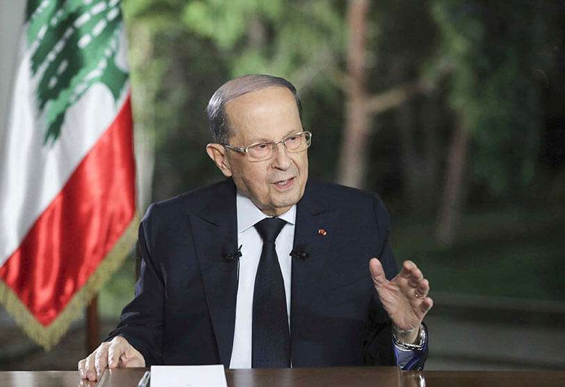 El presidente libanés Michel Aoun habla durante una entrevista de televisión en el palacio presidencial, en Baabda, al este de Beirut, Líbano, el martes 12 de noviembre de 2019