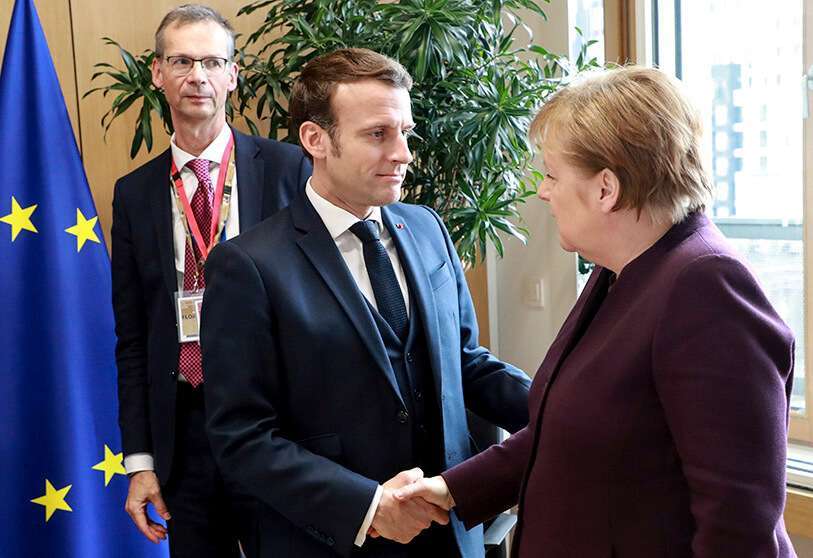La canciller alemana, Angela Merkel, y el presidente francés, Emmanuel Macron, durante una reunión al margen de una cumbre especial del Consejo Europeo en Bruselas, Bélgica, el 20 de febrero de 2020