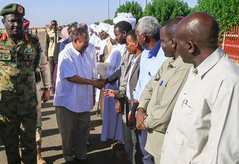 El primer ministro de Sudán, Abdalla Hamdok, se reúne con cientos de víctimas del conflicto de Darfur, el 4 de noviembre de 2019