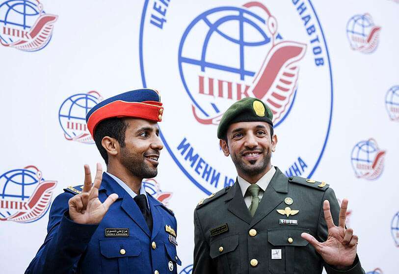 Miembro de la tripulación principal de la Estación Espacial Internacional (ISS) El astronauta de Emiratos Árabes Unidos Hazzaa Ali Al-Mansoori (Izq) y miembro de la tripulación de apoyo de la Estación Espacial Internacional (ISS). El astronauta de Emiratos Árabes Unidos Sultan Al-Neyadi