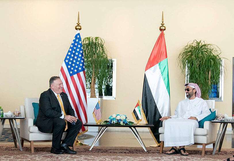 PHOTO/Ministerio de Asuntos Presidenciales via REUTERS - El secretario de Estado de los Estados Unidos Mike Pompeo se reúne con el Asesor de Seguridad Nacional de los Emiratos Árabes Unidos, el Jeque Tahnoun bin Zayed Al Nahyan, en Abu Dhabi, Emiratos Árabes Unidos, el 26 de agosto de 2020