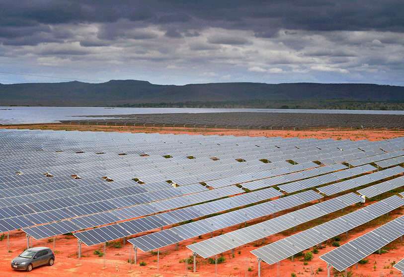 Una vista de los paneles solares en Pirapora, estado de Minas Gerais, Brasil, la mayor planta fotovoltaica de América Latina, el 9 de noviembre de 2017