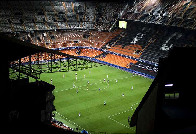 Vista general del estadio de Mestalla durante el partido de fútbol de octavos de final de la Champions League entre Valencia y Atalanta, en Valencia el 10 de marzo de 2020