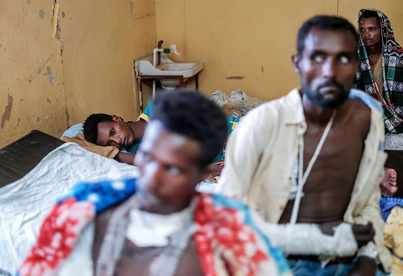 Esta fotografía del 20 de noviembre de 2020 muestra a los supervivientes de la masacre de Mai Kadra del 9 de noviembre